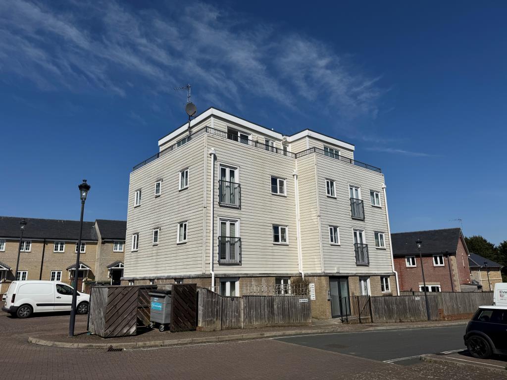 Lot: 167 - FLAT WITH WRAPAROUND BALCONY AND PARKING FOR INVESTMENT - The Block Showing the Flat and balcony on the Top Floor